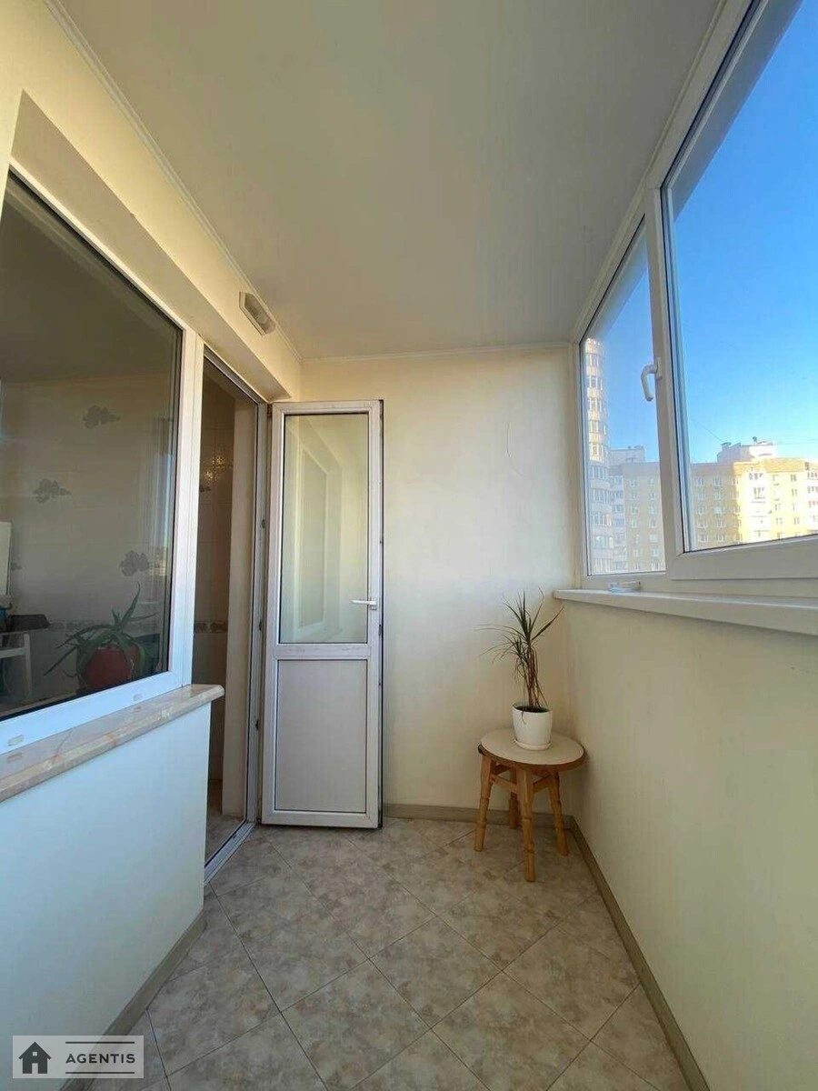 Сдам квартиру 1 комната, 41 m², 9 эт./16 этажей. Анни Ахматової вул., Киев. 