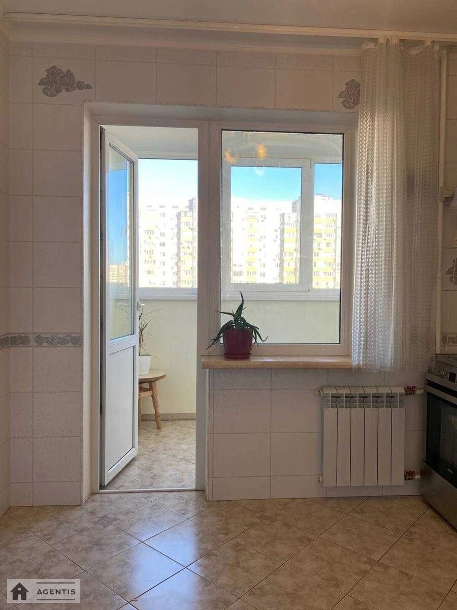 Apartment for rent 1 room, 41 m², 9th fl./16 floors. Anny Akhmatovoyi vul., Kyiv. 