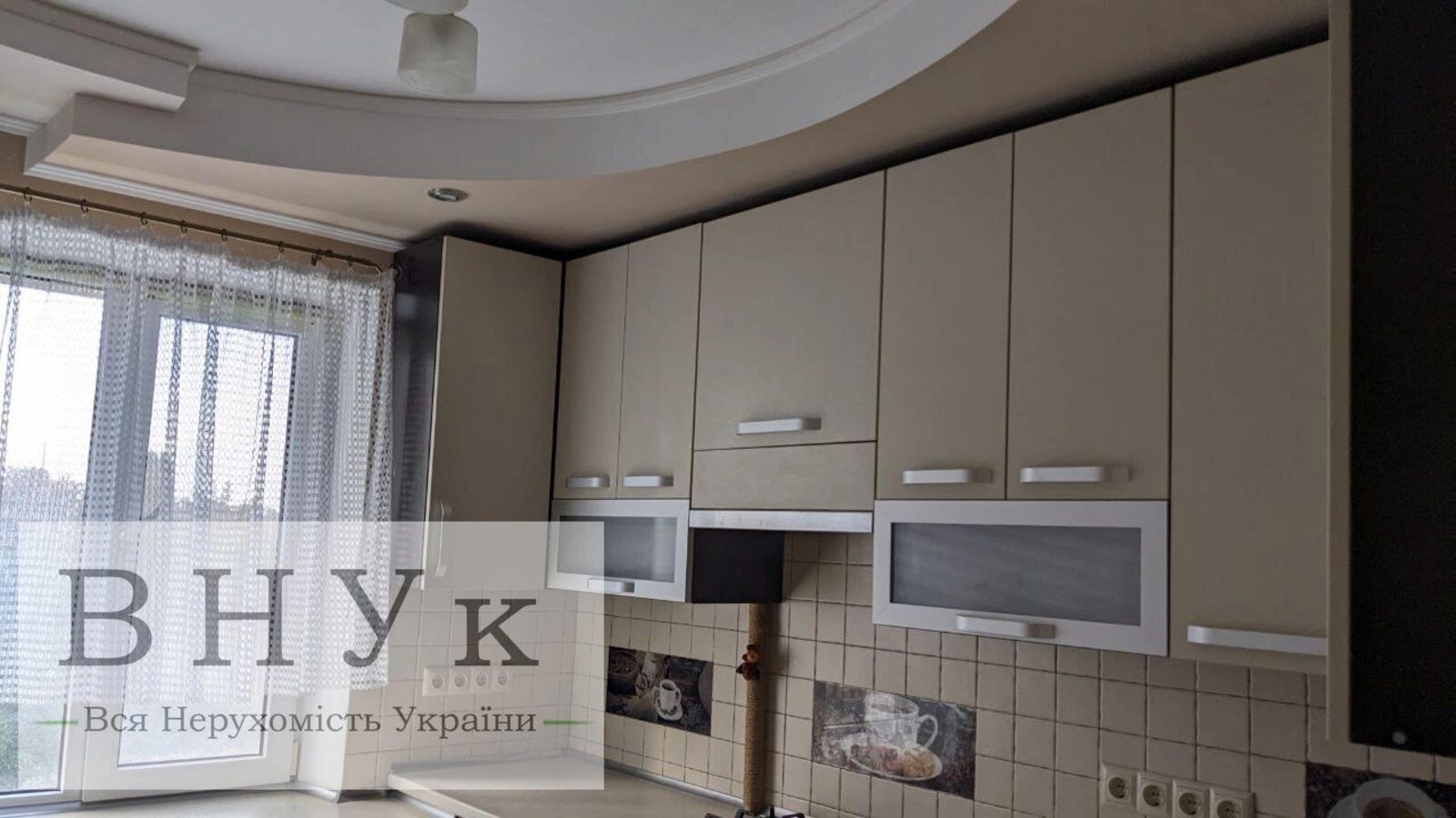 Apartments for sale 2 rooms, 51 m², 3rd fl./10 floors. Kurbasa L. vul., Ternopil. 