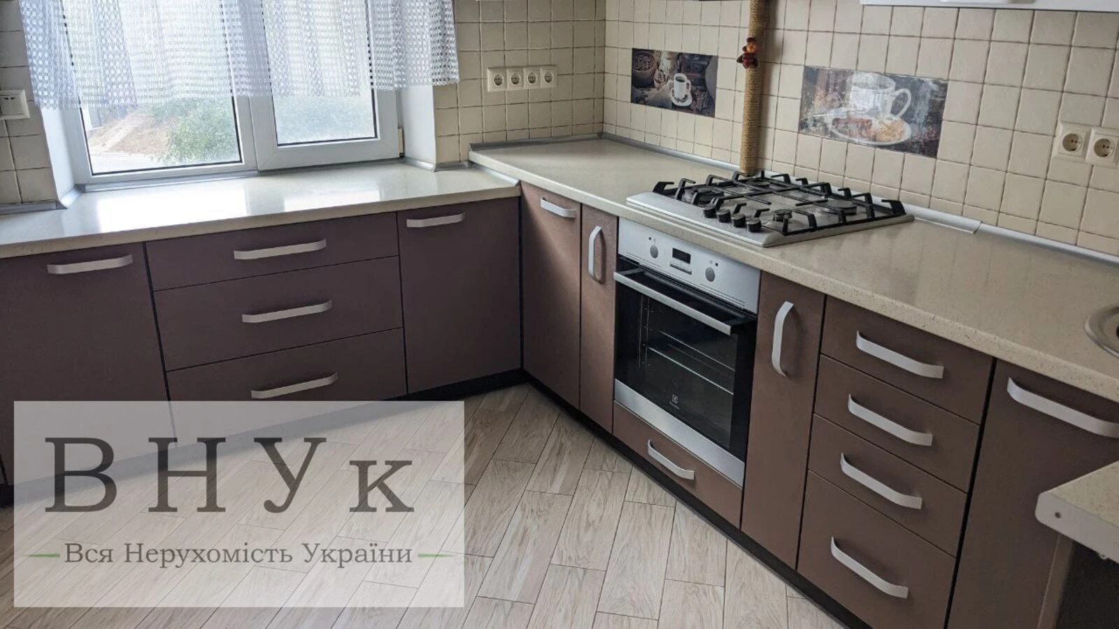 Apartments for sale 2 rooms, 51 m², 3rd fl./10 floors. Kurbasa L. vul., Ternopil. 