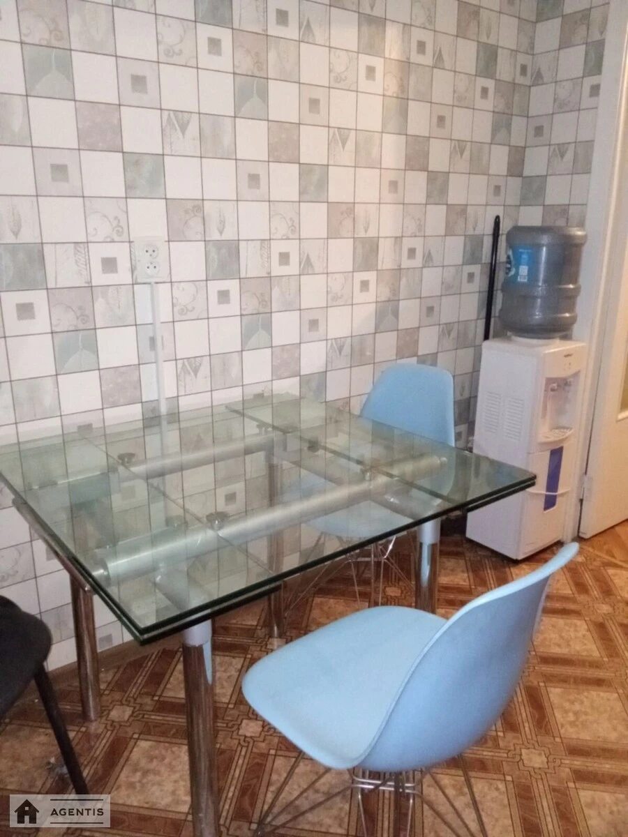 Сдам квартиру 2 комнаты, 51 m², 4 эт./9 этажей. Георгія Гонгадзе просп., Киев. 