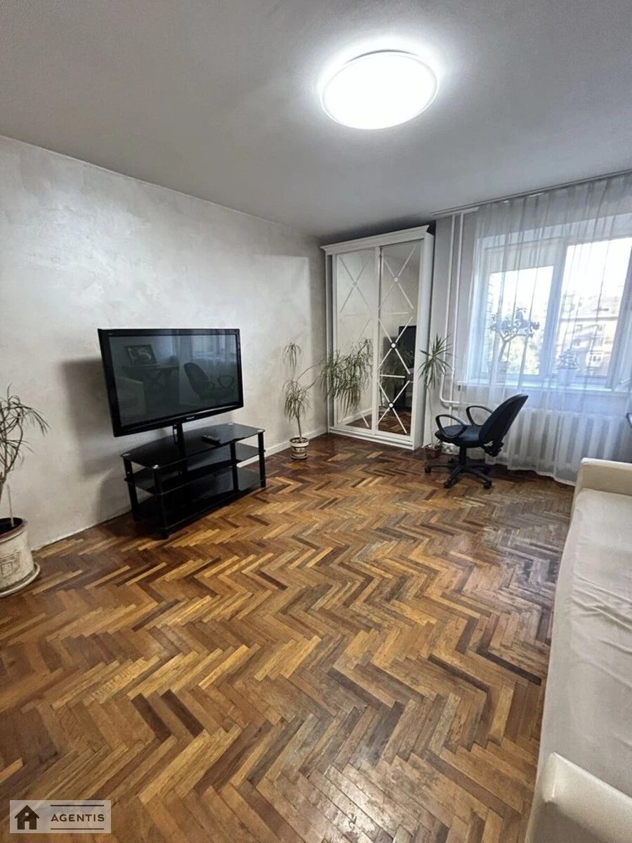 Сдам квартиру 2 комнаты, 72 m², 5 эт./18 этажей. 165, Антоновича вул. (Горького), Киев. 