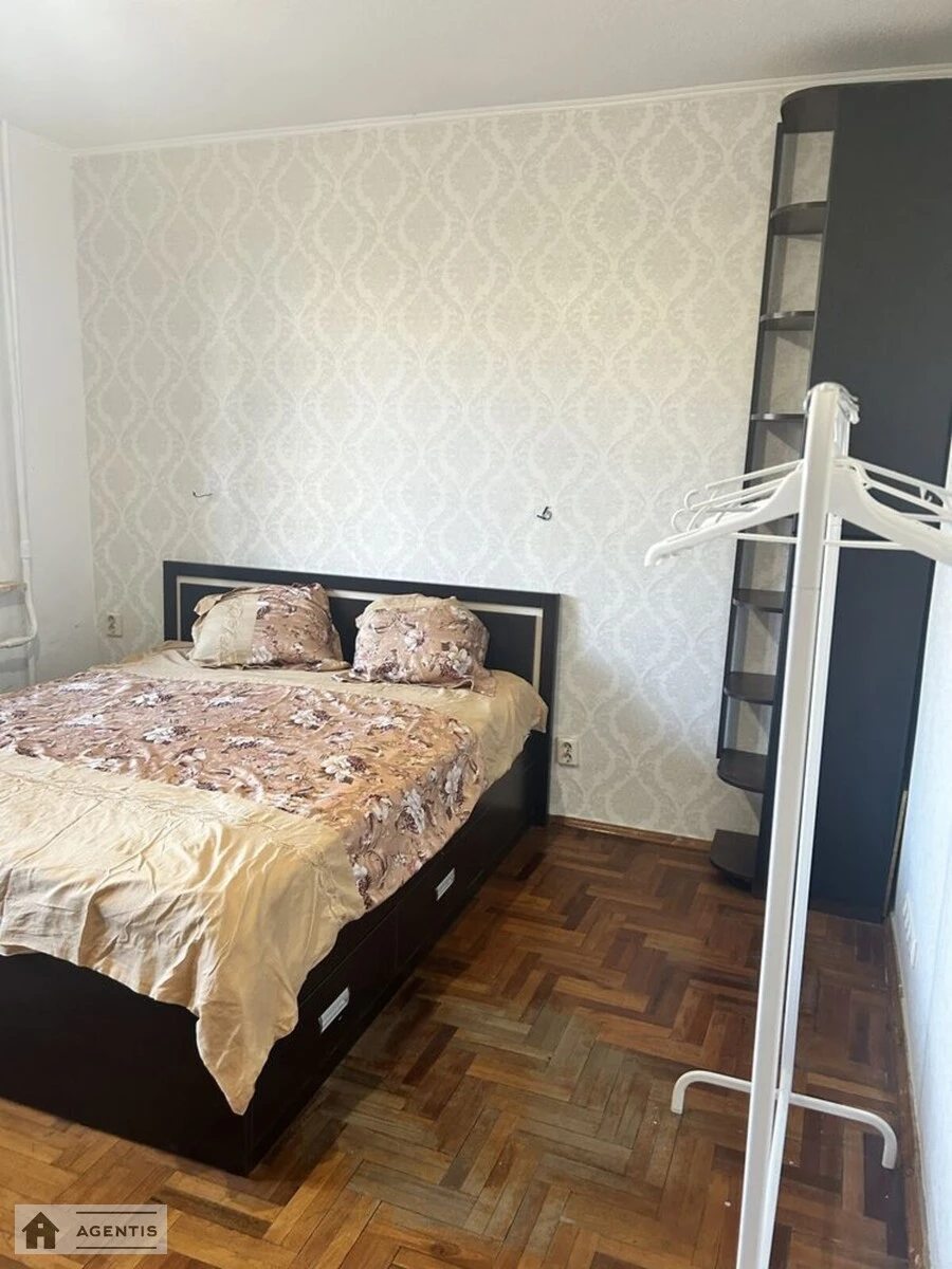 Сдам квартиру 2 комнаты, 72 m², 5 эт./18 этажей. 165, Антоновича вул. (Горького), Киев. 