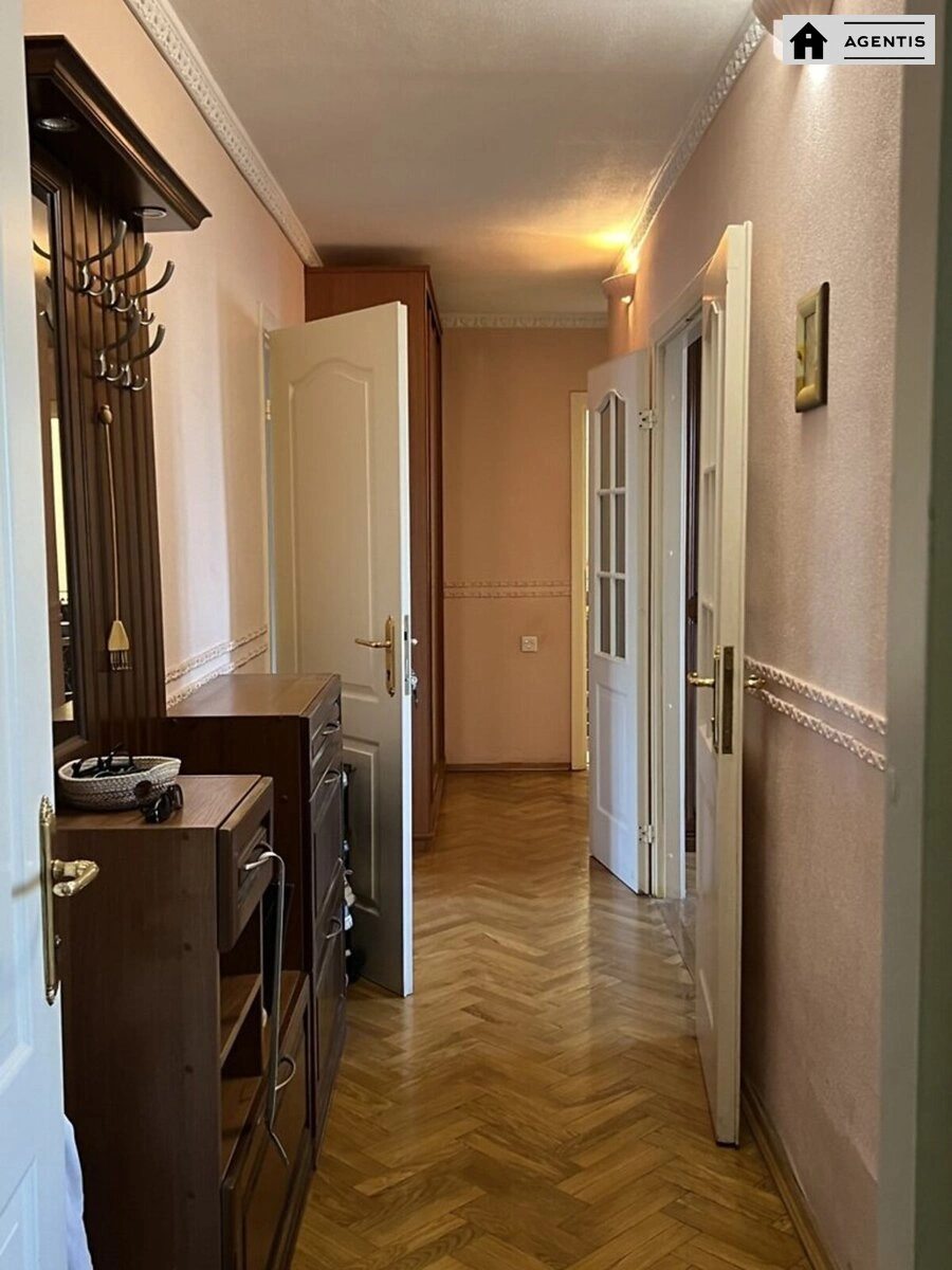 Apartment for rent 2 rooms, 79 m², 6th fl./9 floors. Feodosiyska 4, Kyiv. 