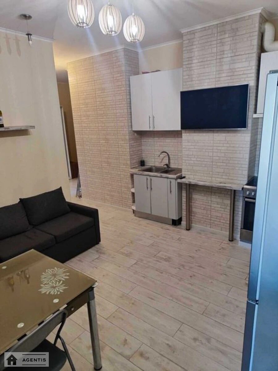 Здам квартиру 3 кімнати, 87 m², 8 пов./9 поверхів. 38, Драгоманова 38, Київ. 