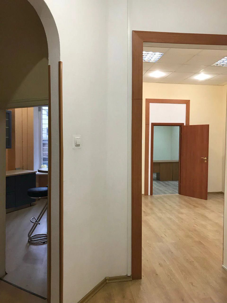 Office for rent 3 rooms, 70 m², 2nd fl./4 floors. 43, Chealenko Pushkinskaya, Kyiv. 