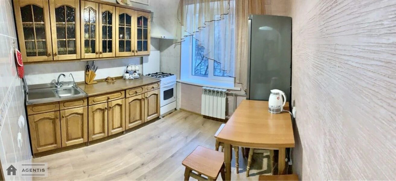 Сдам квартиру 2 комнаты, 55 m², 3 эт./9 этажей. 14, Полковника Потєхіна вул. (Виставкова), Киев. 