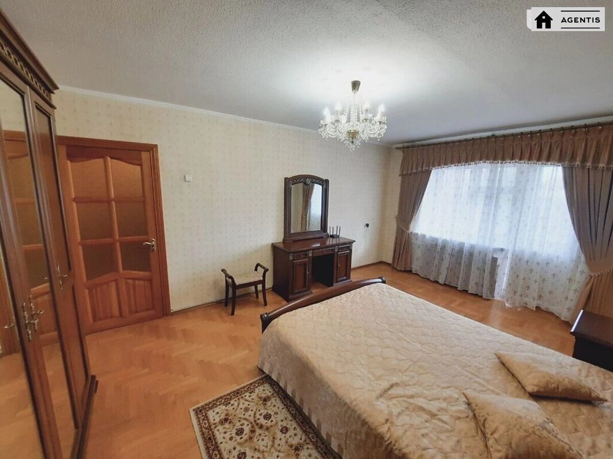 Сдам квартиру 3 комнаты, 86 m², 7 эт./9 этажей. 1, Братів Зерових вул. (Червонопартизанська), Киев. 