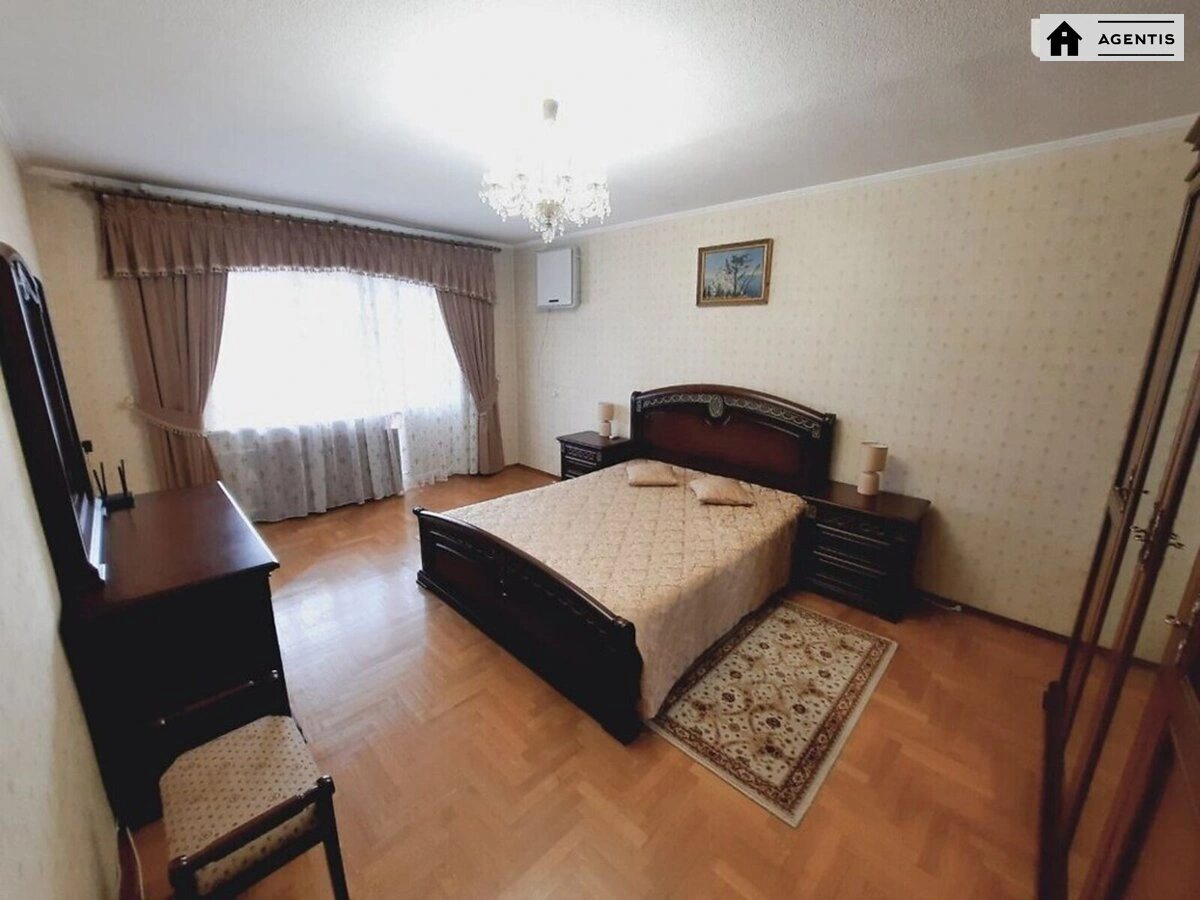 Сдам квартиру 3 комнаты, 86 m², 7 эт./9 этажей. 1, Братів Зерових вул. (Червонопартизанська), Киев. 