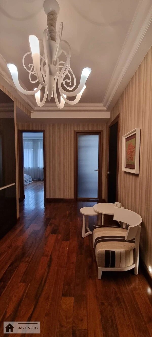 Apartment for rent 3 rooms, 122 m², 4th fl./12 floors. 15, Panasa Myrnoho vul., Kyiv. 