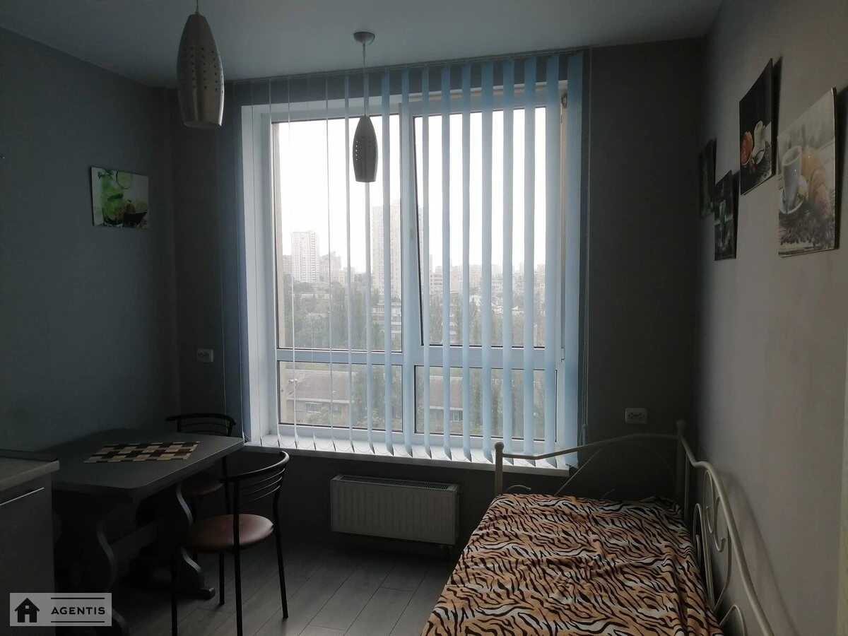 Apartment for rent 1 room, 41 m², 10th fl./25 floors. 20, Solomyanska vul., Kyiv. 