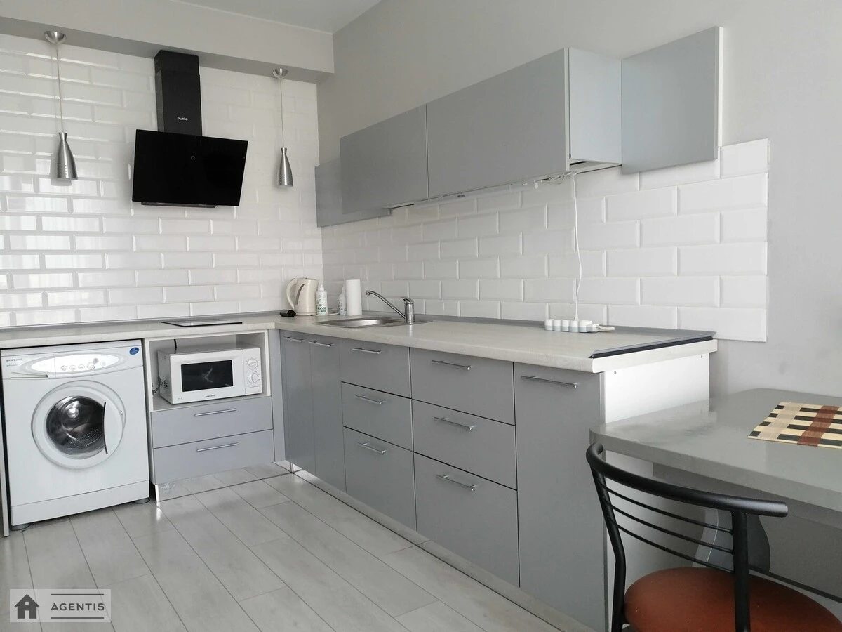 Сдам квартиру 1 комната, 41 m², 10 эт./25 этажей. 20, Соломянська вул., Киев. 