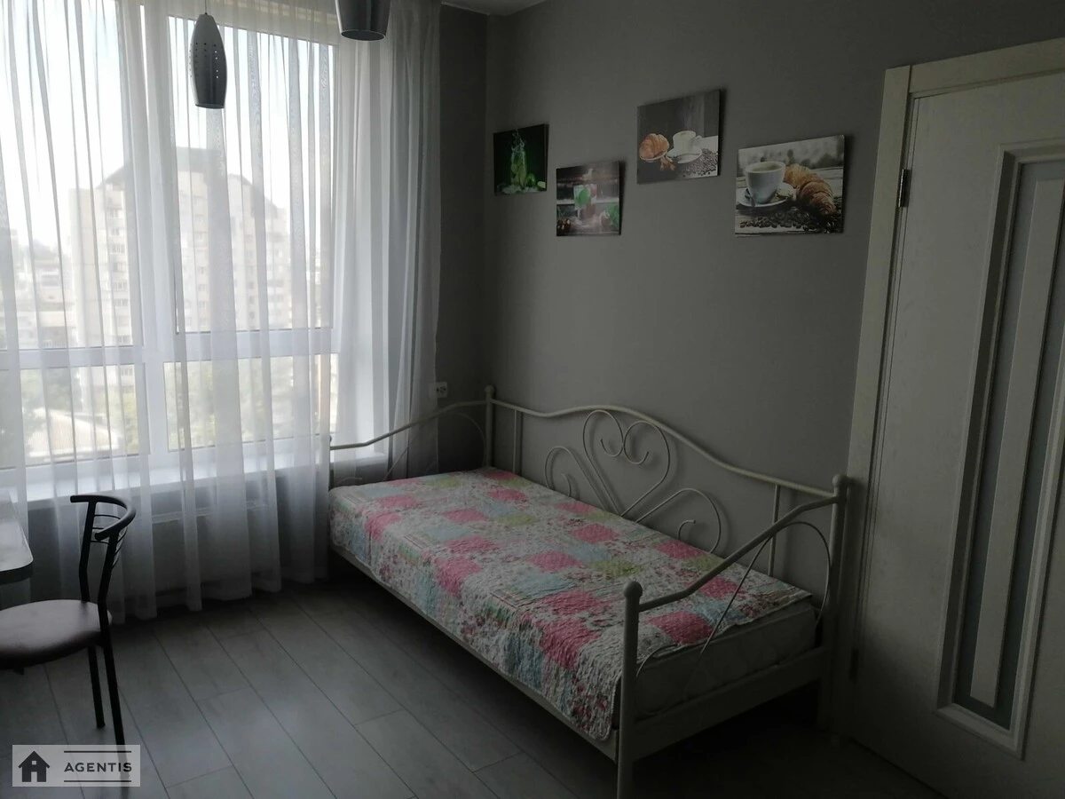 Apartment for rent 1 room, 41 m², 10th fl./25 floors. 20, Solomyanska vul., Kyiv. 