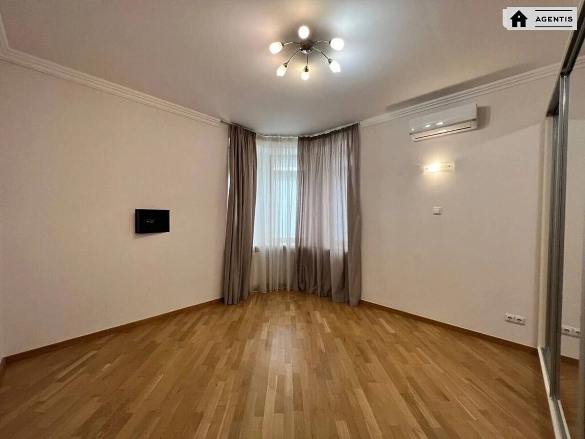 Сдам квартиру 4 комнаты, 200 m², 4 эт./8 этажей. 13, Кудрявская 13, Киев. 