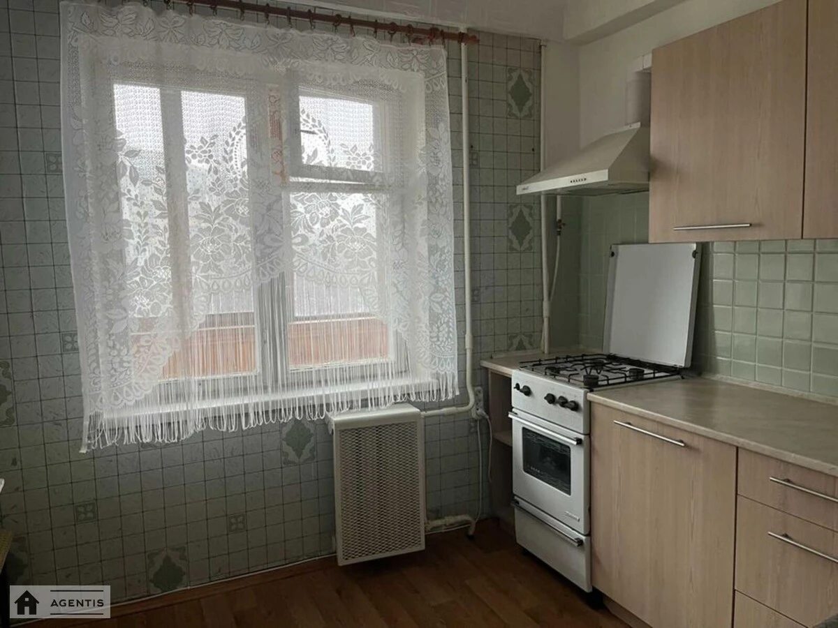 Apartment for rent 1 room, 34 m², 5th fl./9 floors. 9, Milutenka 9, Kyiv. 