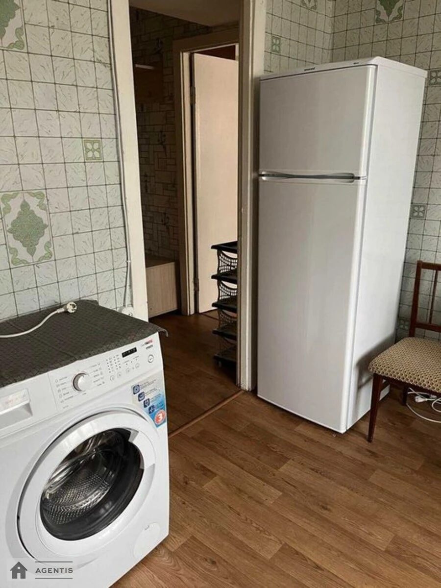 Здам квартиру 1 кімната, 34 m², 5 пов./9 поверхів. 9, Мілютенка 9, Київ. 