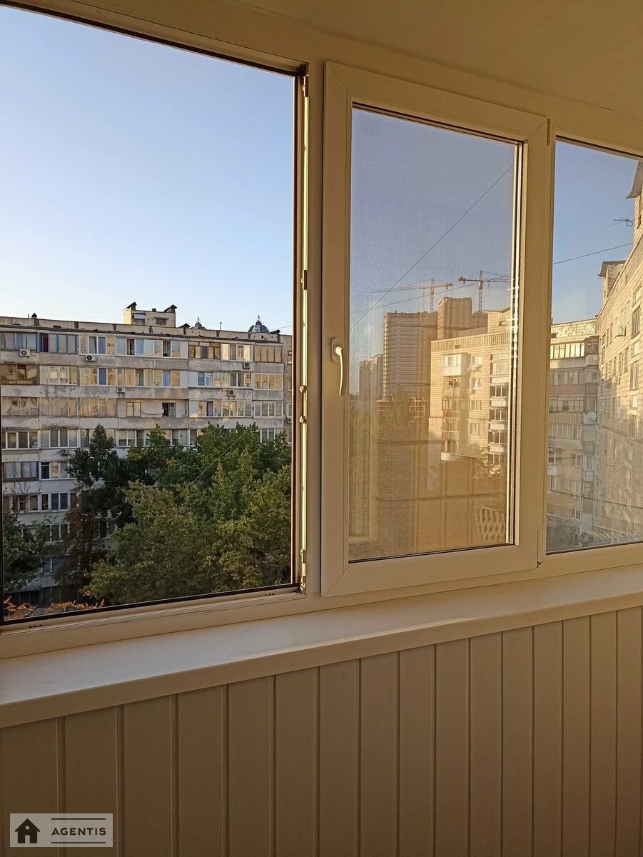 Apartment for rent 3 rooms, 63 m², 7th fl./9 floors. Dniprovskyy rayon, Kyiv. 