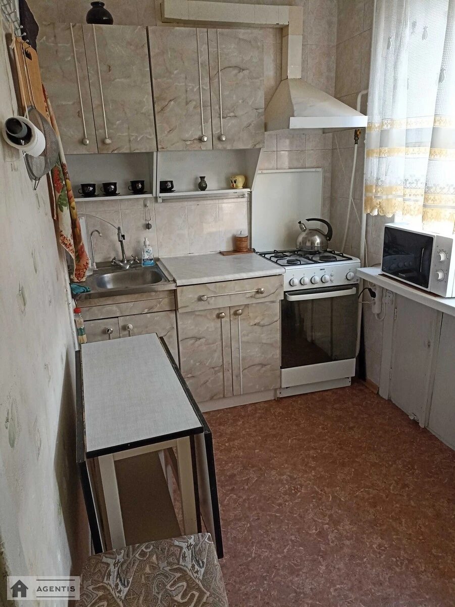 Здам квартиру 3 кімнати, 63 m², 7 пов./9 поверхів. Дніпровський район, Київ. 