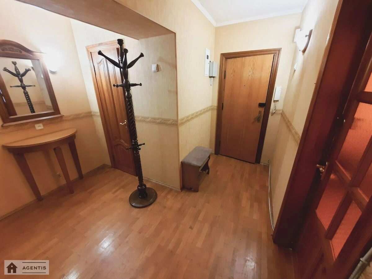 Apartment for rent 3 rooms, 86 m², 7th fl./9 floors. Brativ Zerovykh vul. Chervonopartyzanska, Kyiv. 