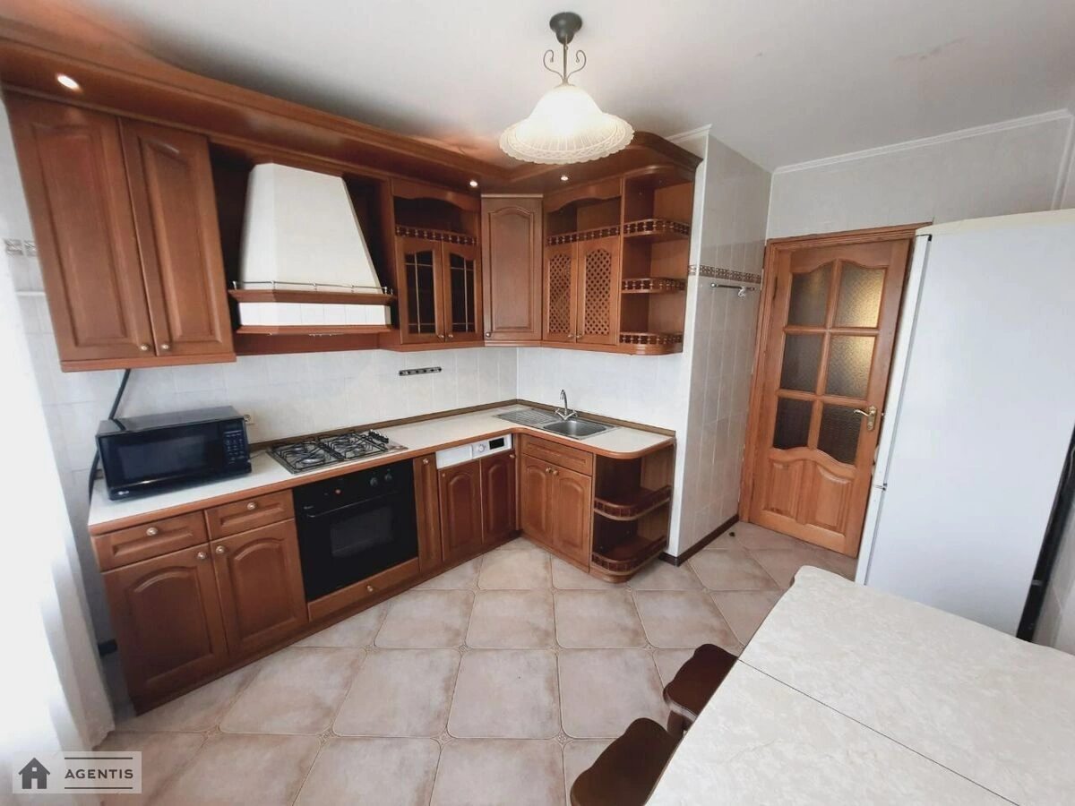 Apartment for rent 3 rooms, 86 m², 7th fl./9 floors. Brativ Zerovykh vul. Chervonopartyzanska, Kyiv. 