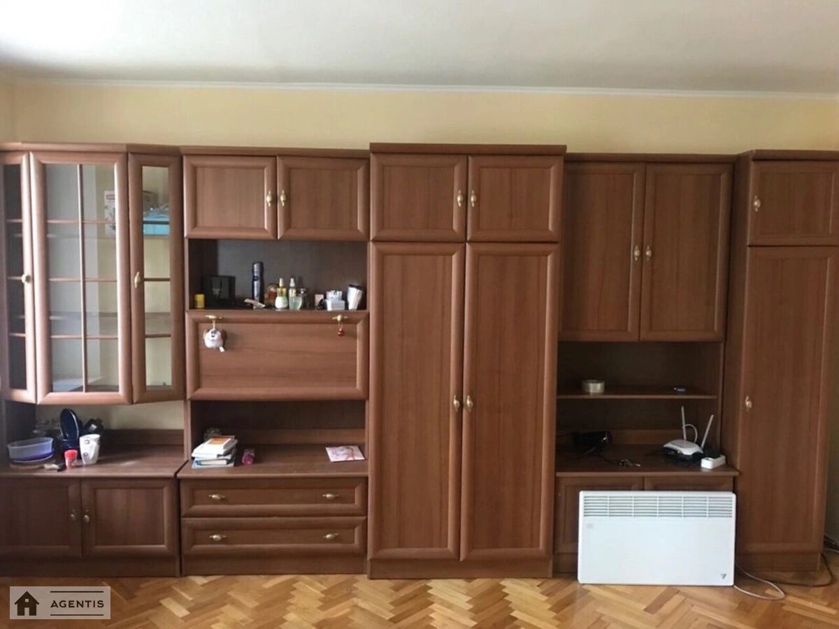 Apartment for rent 3 rooms, 90 m², 1st fl./10 floors. Svyatoshynskyy rayon, Kyiv. 