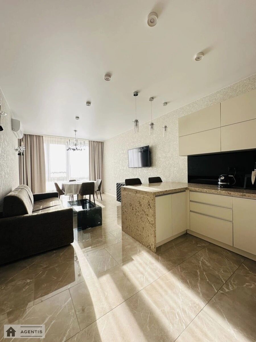 Apartment for rent 3 rooms, 80 m², 17th fl./25 floors. 34, Zlatoustivska vul., Kyiv. 