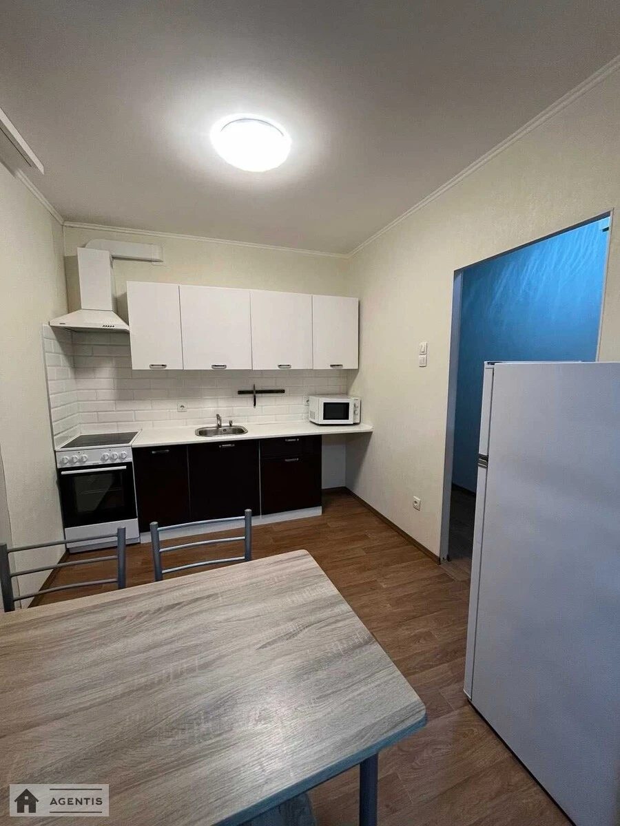 Сдам квартиру 1 комната, 40 m², 1 эт./24 этажа. 5, Самійла Кішки вул. (Маршала Конєва), Киев. 