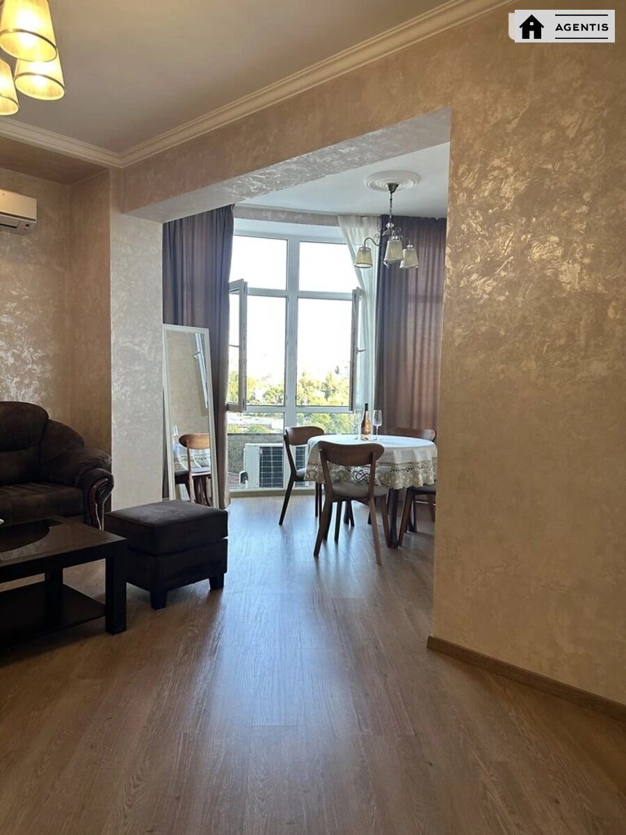 Сдам квартиру 2 комнаты, 78 m², 12 эт./23 этажа. 32, Глубочицкая 32, Киев. 