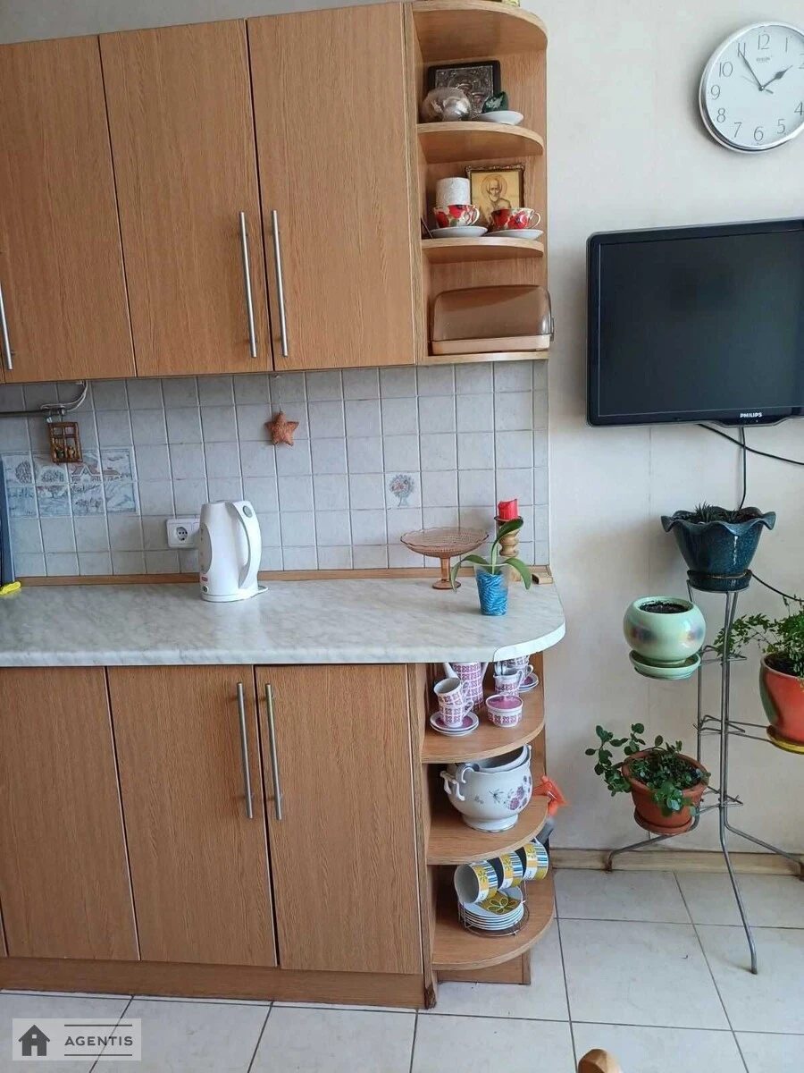 Apartment for rent 2 rooms, 65 m², 20th fl./21 floors. Svyatoshynskyy rayon, Kyiv. 