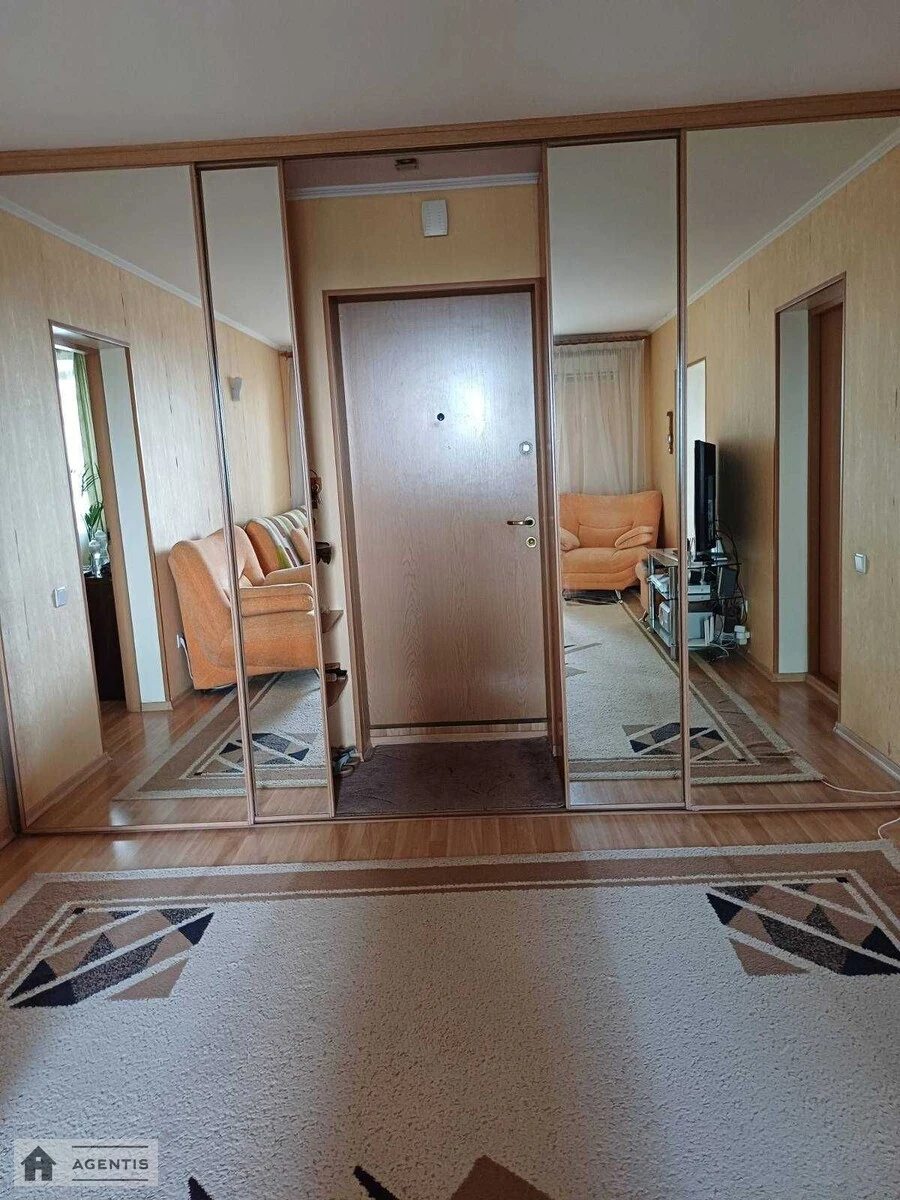 Сдам квартиру 2 комнаты, 65 m², 20 эт./21 этаж. Святошинский район, Киев. 