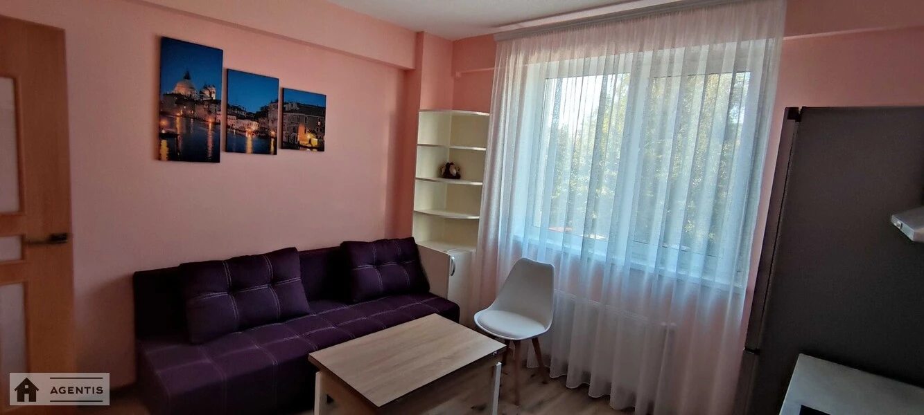 Сдам квартиру 1 комната, 54 m², 2 эт./16 этажей. 9, Михайла Максимовича вул. (Онуфрія Трутенка), Киев. 