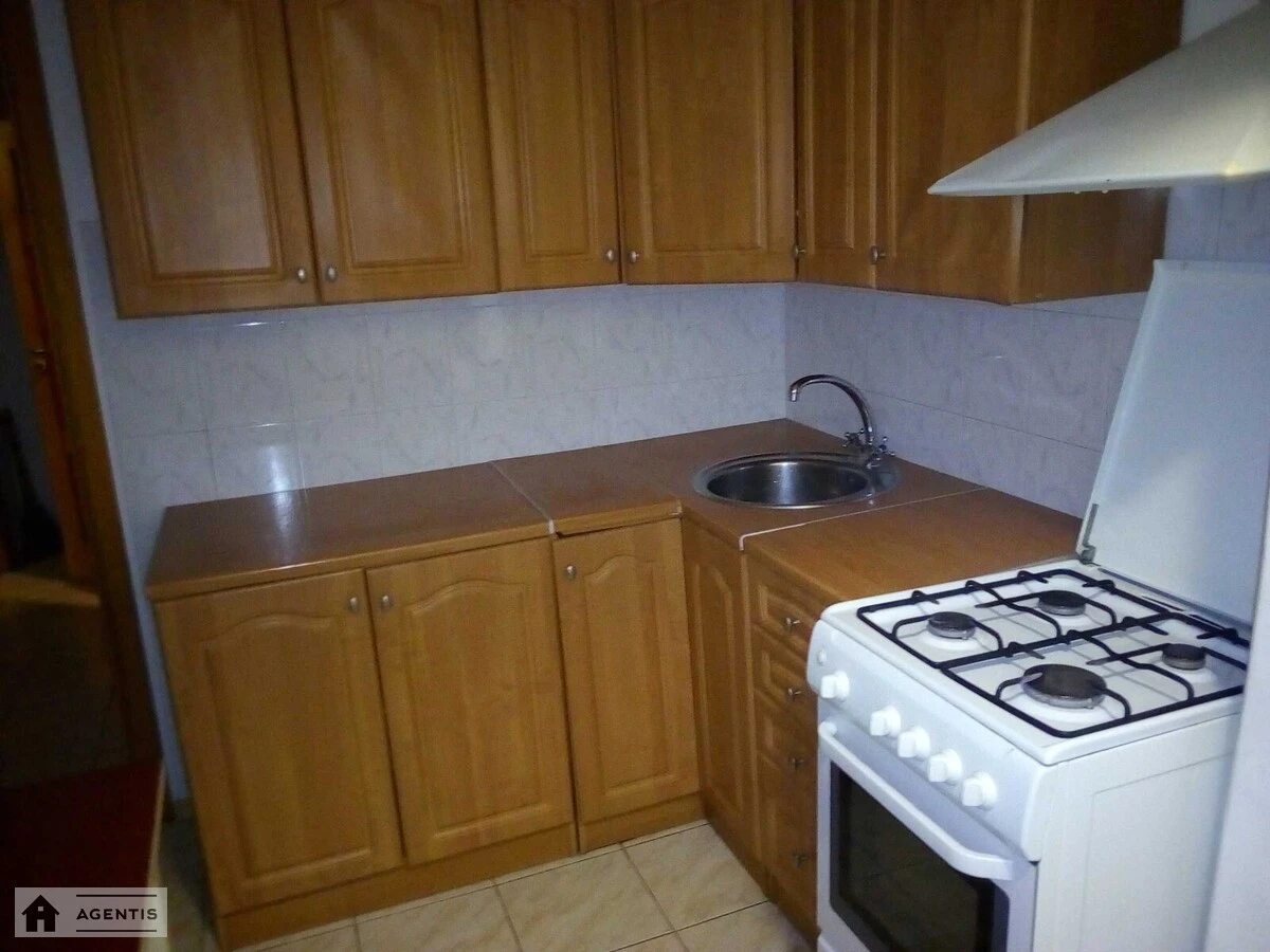 Apartment for rent 1 room, 33 m², 2nd fl./9 floors. Svyatoshynskyy rayon, Kyiv. 