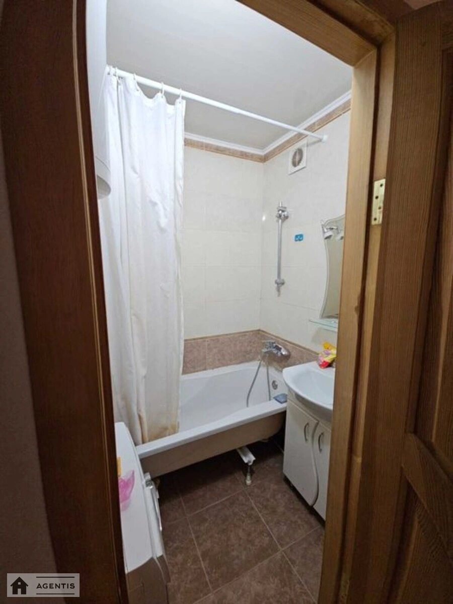 Здам квартиру 2 кімнати, 55 m², 4 пов./14 поверхів. 5, Героїв Оборони 5, Київ. 