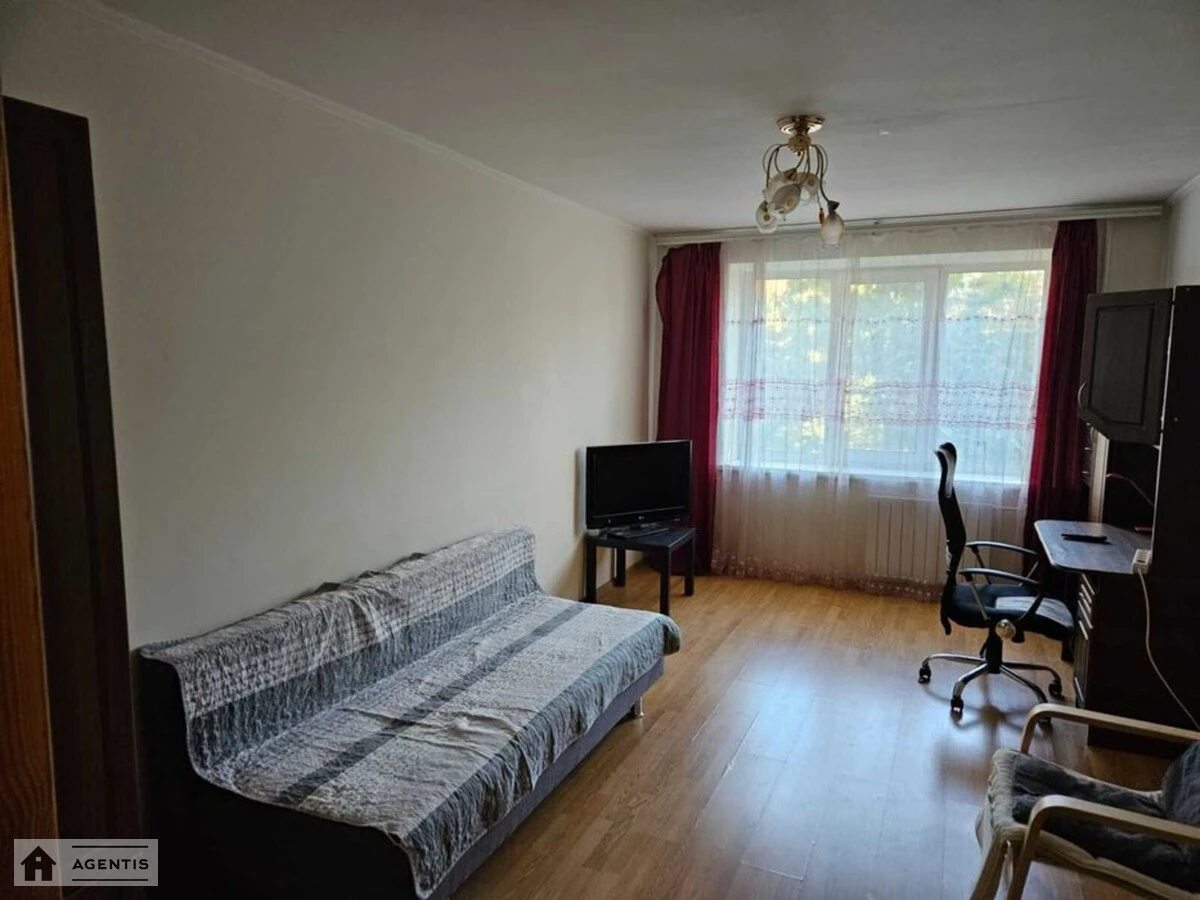 Apartment for rent 2 rooms, 55 m², 4th fl./14 floors. 5, Geroyiv Oborony 5, Kyiv. 