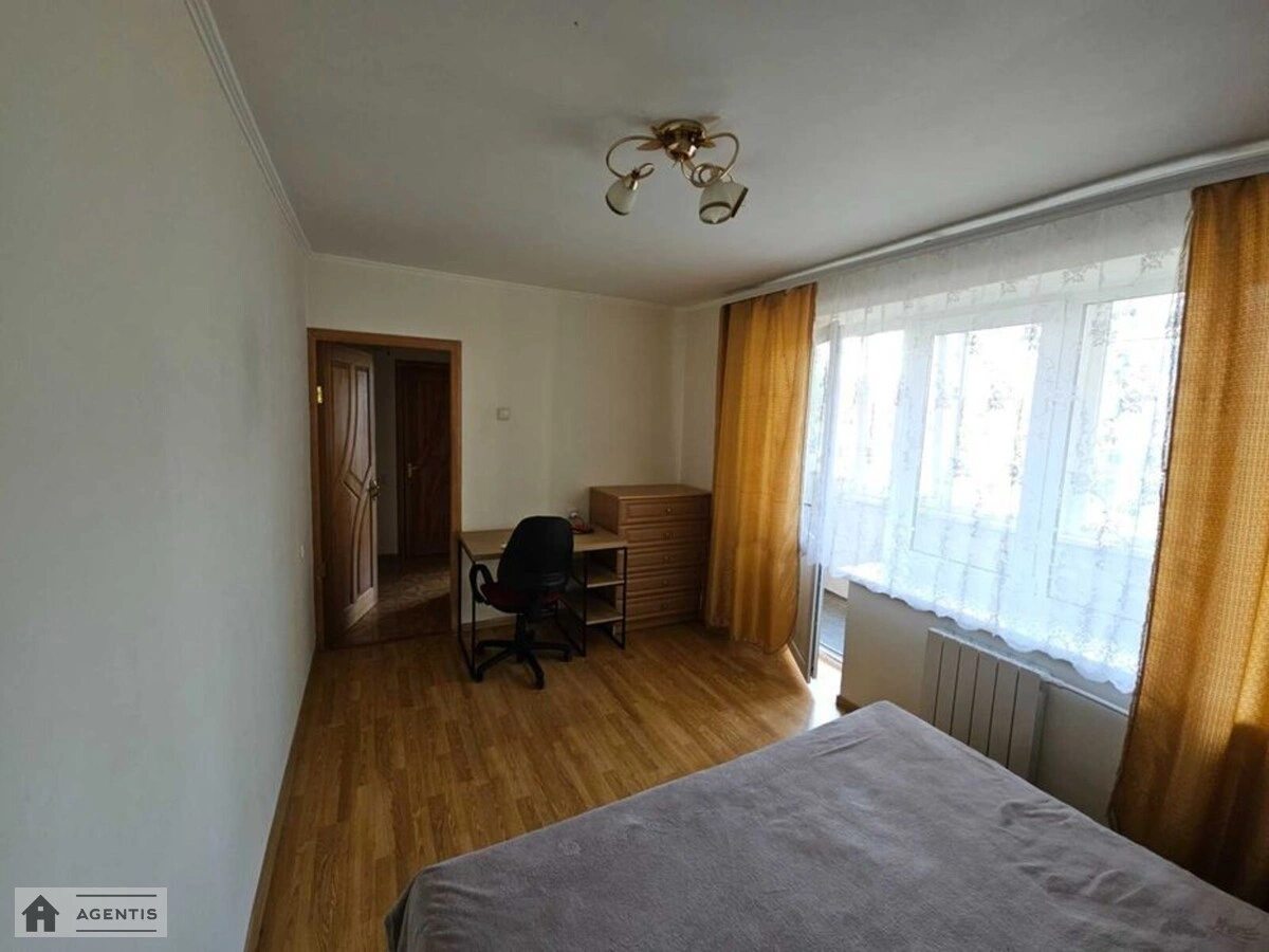 Apartment for rent 2 rooms, 55 m², 4th fl./14 floors. 5, Geroyiv Oborony 5, Kyiv. 