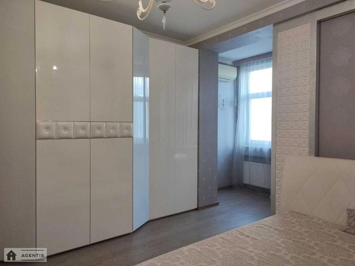 Сдам квартиру 2 комнаты, 120 m², 9 эт./24 этажа. 14, Миколи Міхновського бульв. (Дружби Народів), Киев. 