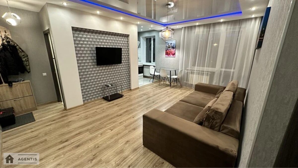 Apartment for rent 2 rooms, 45 m², 5th fl./5 floors. 57, Vatslava Havela bulv. Ivana Lepse, Kyiv. 