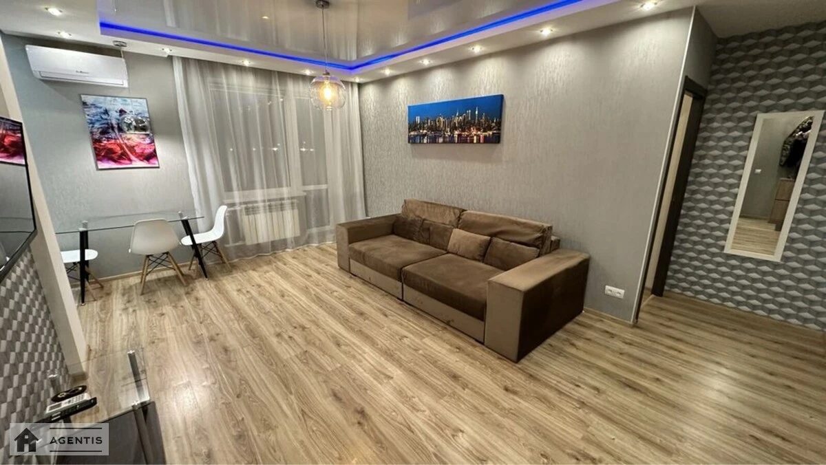 Apartment for rent 2 rooms, 45 m², 5th fl./5 floors. 57, Vatslava Havela bulv. Ivana Lepse, Kyiv. 