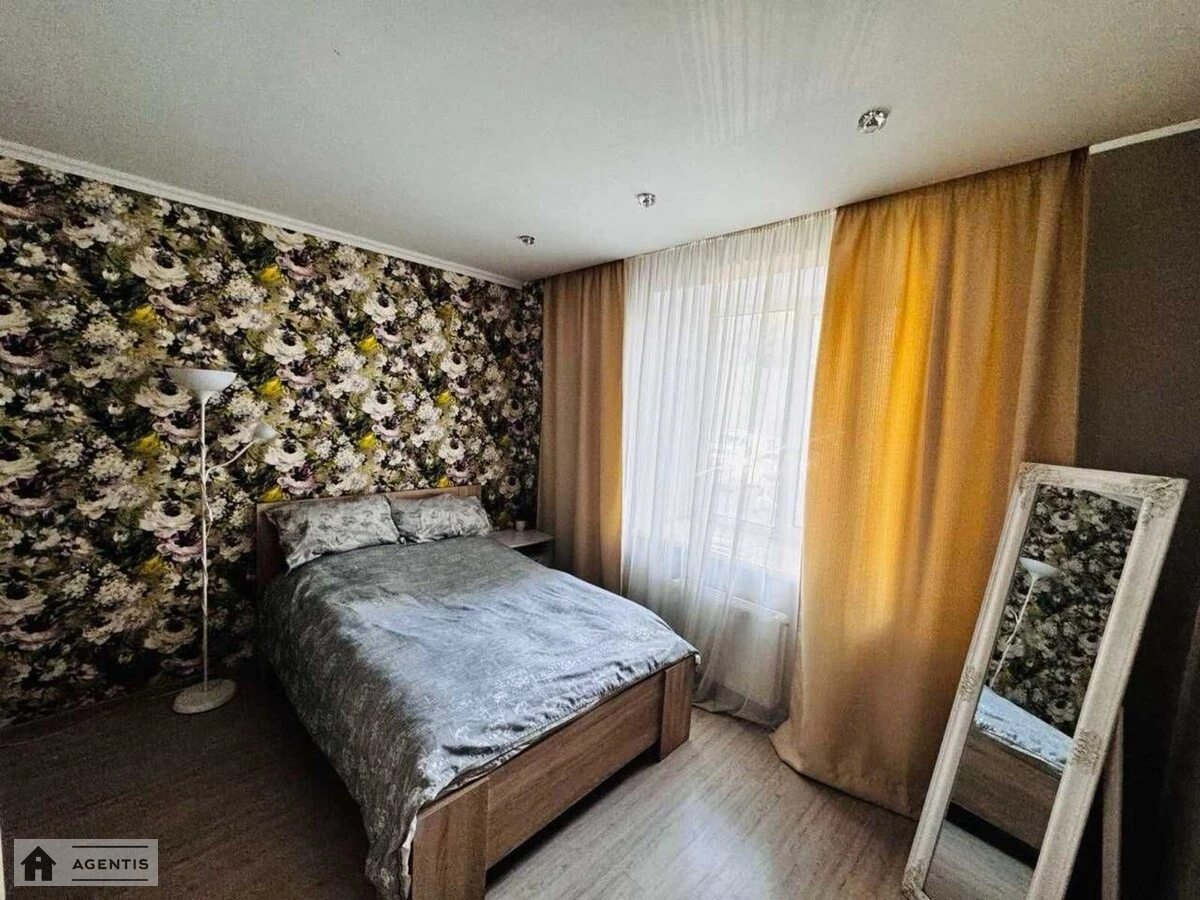 Сдам квартиру 2 комнаты, 56 m², 2 эт./18 этажей. 35, Герцена 35, Киев. 