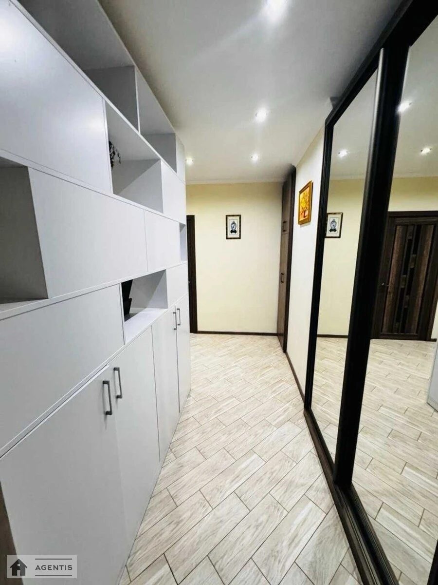 Здам квартиру 2 кімнати, 56 m², 2 пов./18 поверхів. 35, Герцена 35, Київ. 