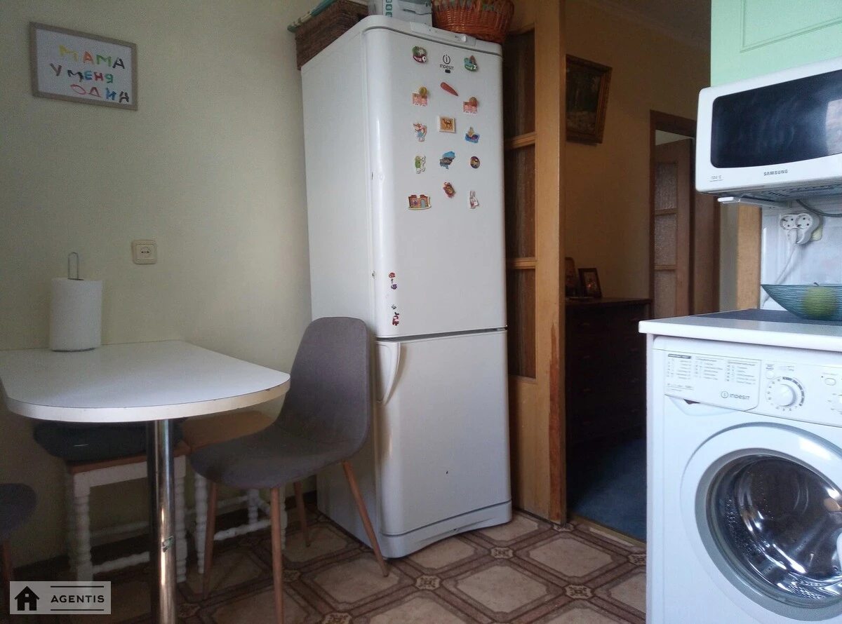 Apartment for rent 2 rooms, 56 m², 9th fl./15 floors. 9, Akademika Yefremova vul. Komandarma Uborevycha, Kyiv. 