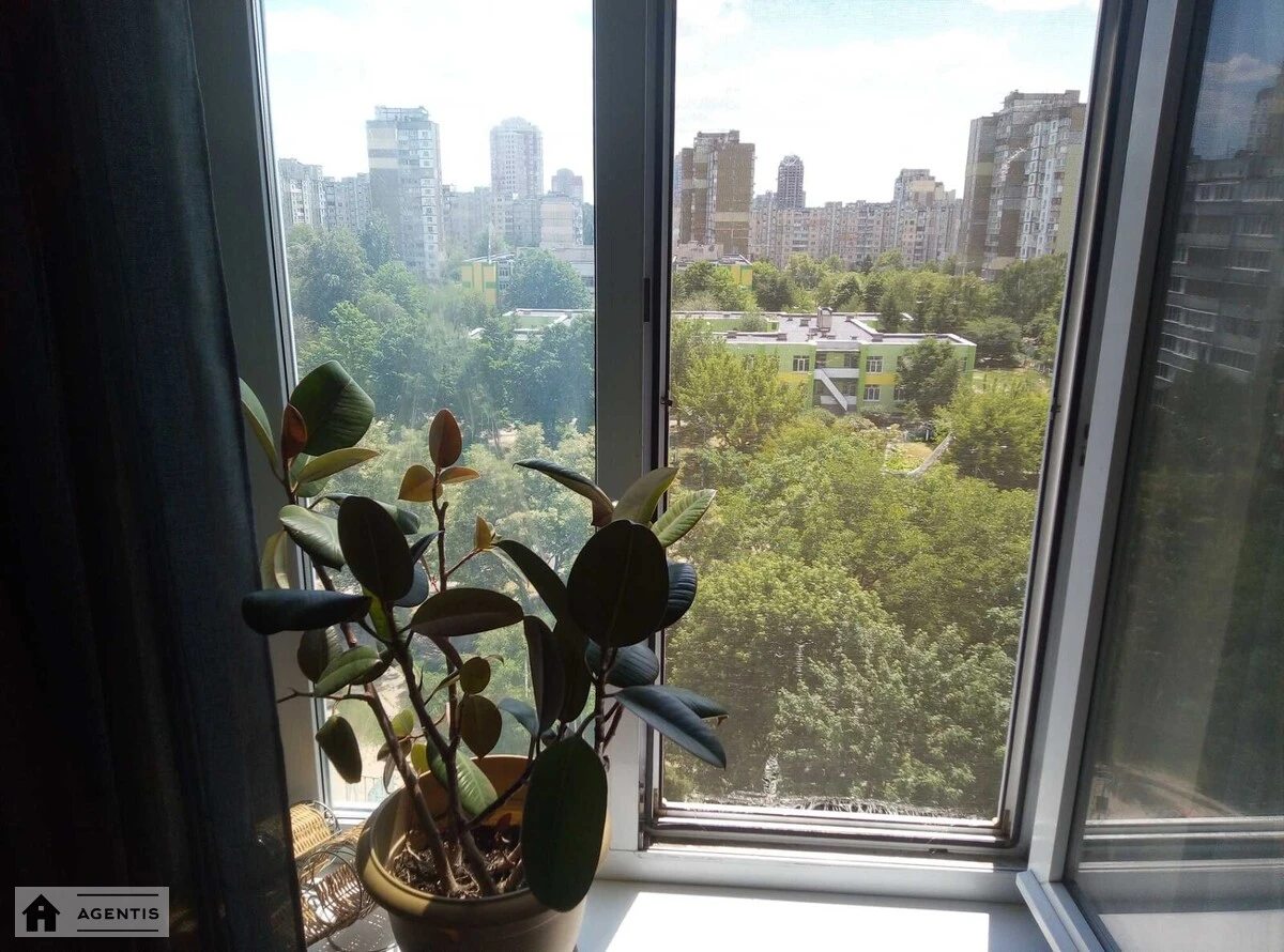 Apartment for rent 2 rooms, 56 m², 9th fl./15 floors. 9, Akademika Yefremova vul. Komandarma Uborevycha, Kyiv. 