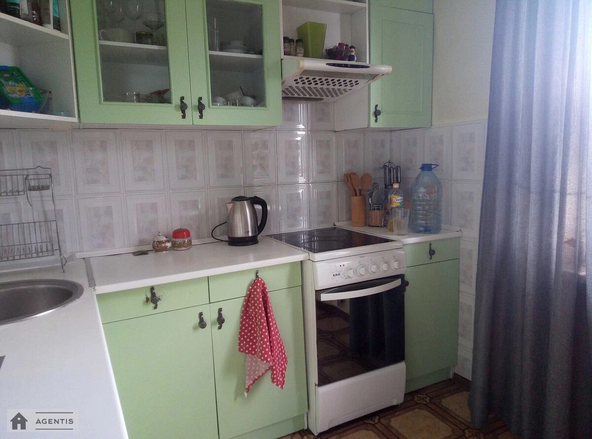 Apartment for rent 2 rooms, 56 m², 9th fl./15 floors. 9, Akademika Yefremova vul. Komandarma Uborevycha, Kyiv. 