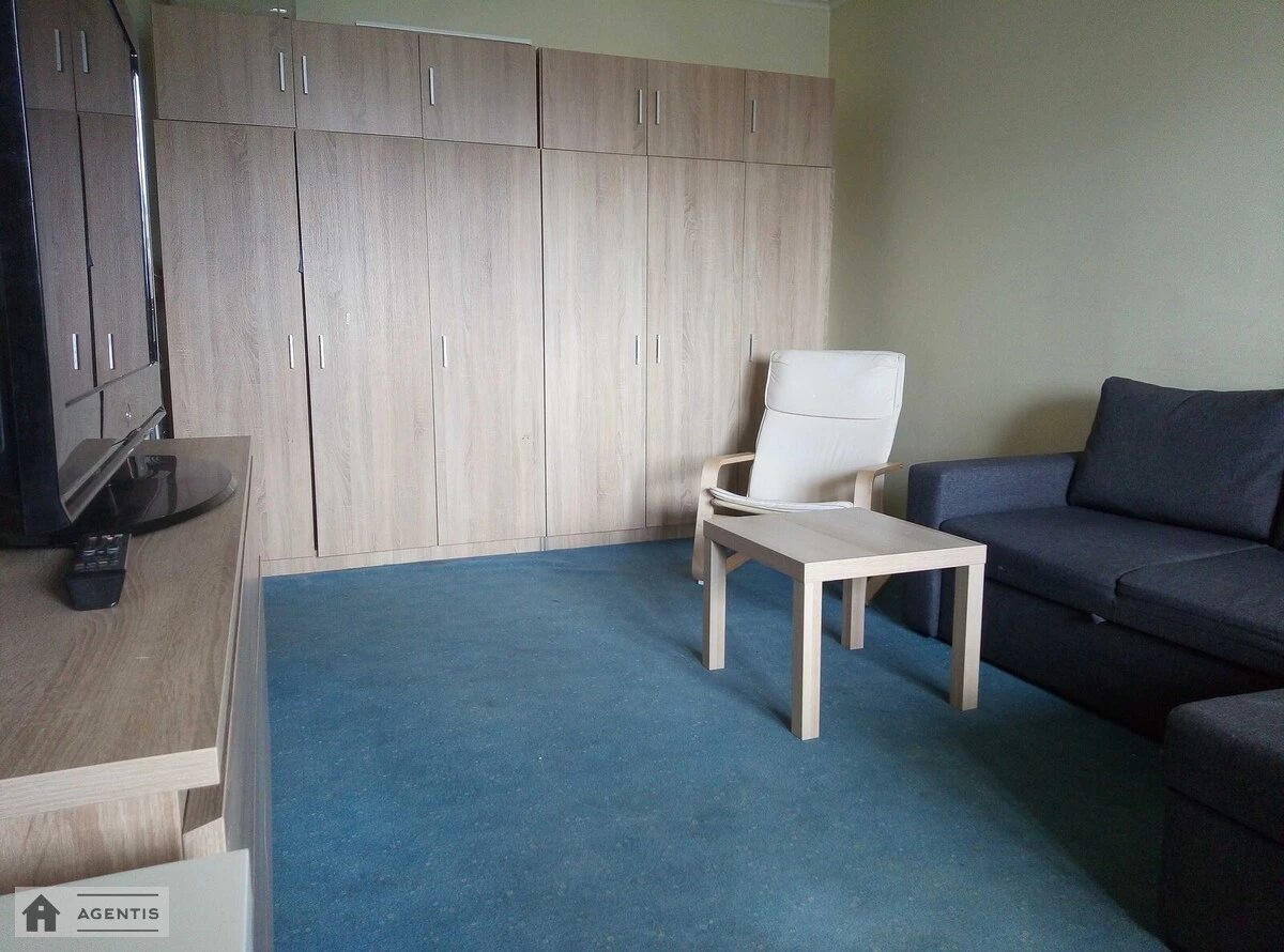 Apartment for rent 2 rooms, 56 m², 9th fl./15 floors. 9, Akademika Yefremova vul. Komandarma Uborevycha, Kyiv. 