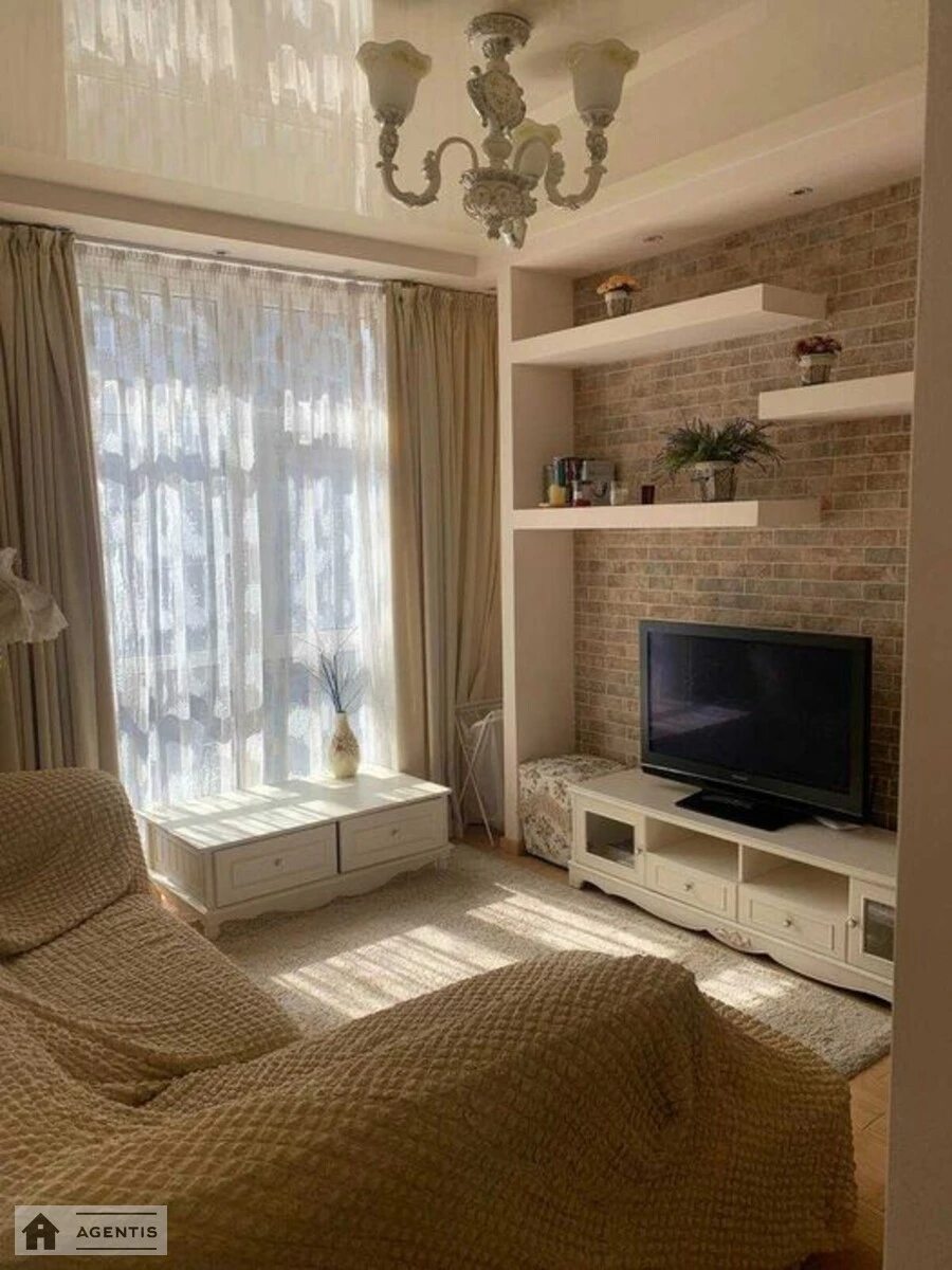 Apartment for rent 1 room, 50 m², 3rd fl./9 floors. 52, Vasylya Tyutyunnyka vul. Anri Barbyusa, Kyiv. 