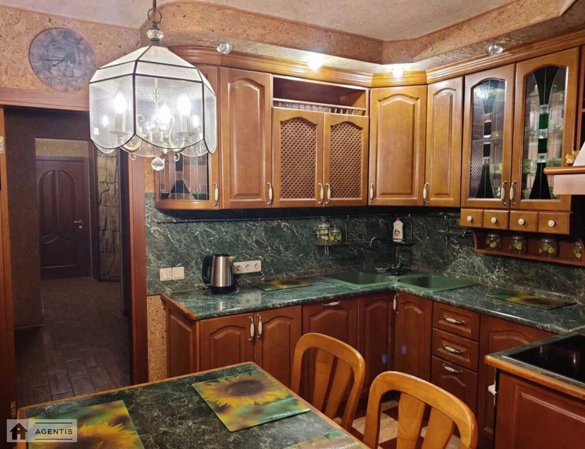 Apartment for rent 3 rooms, 72 m², 2nd fl./16 floors. 39, Almatynska vul., Kyiv. 