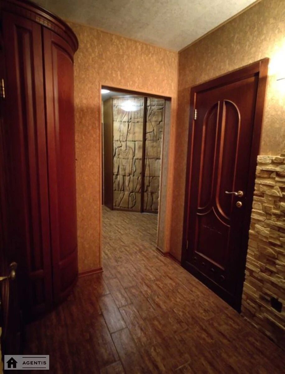 Apartment for rent 3 rooms, 72 m², 2nd fl./16 floors. 39, Almatynska vul., Kyiv. 