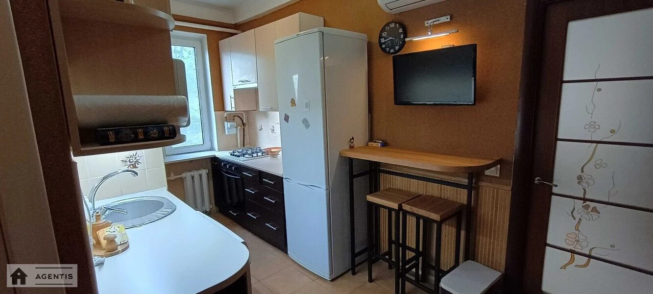 Сдам квартиру 2 комнаты, 47 m², 5 эт./5 этажей. Ушинского, Киев. 