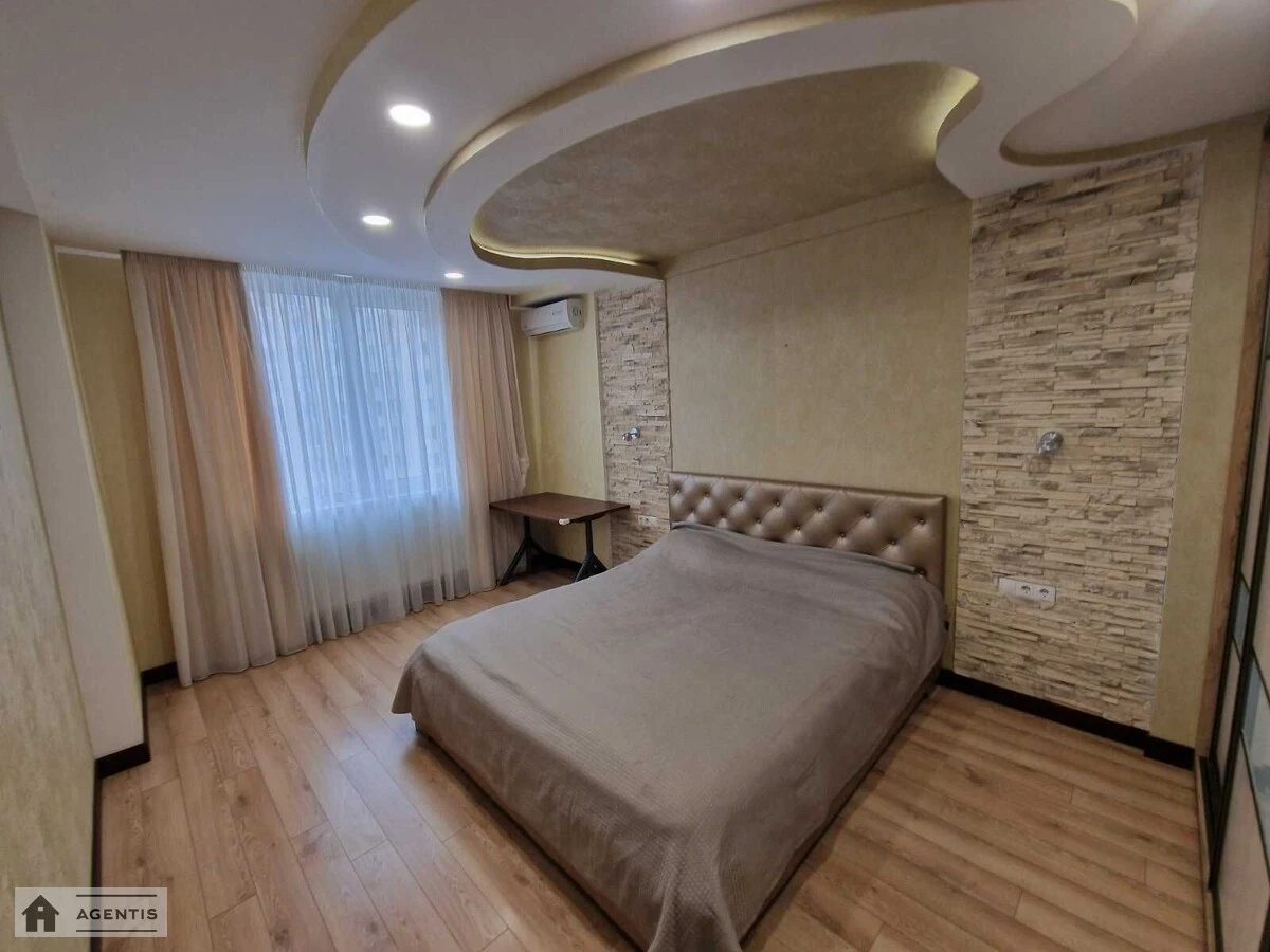 Сдам квартиру 2 комнаты, 73 m², 8 эт./17 этажей. 50, Юлії Здановської вул. (Михайла Ломоносова), Киев. 