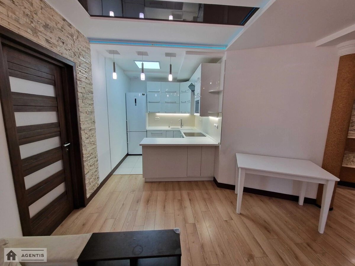 Сдам квартиру 2 комнаты, 73 m², 8 эт./17 этажей. 50, Юлії Здановської вул. (Михайла Ломоносова), Киев. 